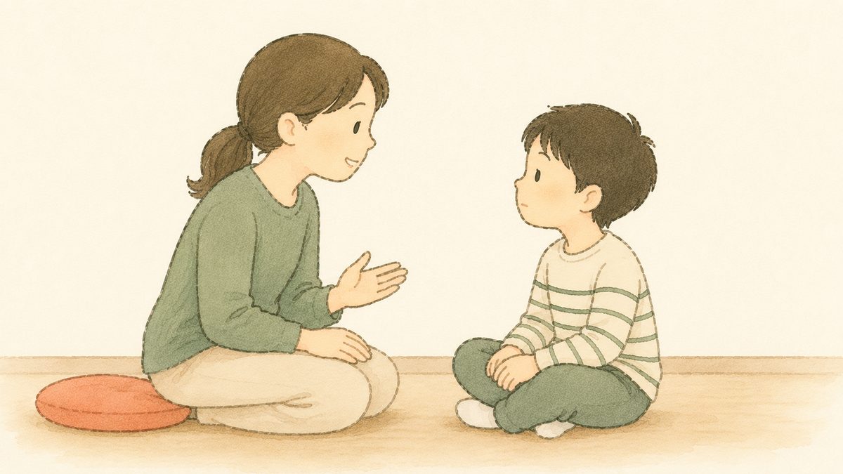 親が子どもと同じ高さに座って、静かに話しかけている